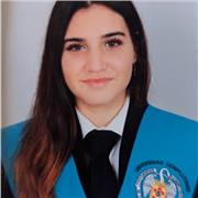 Profesor que imparte clases a niños de 0 a 16 años